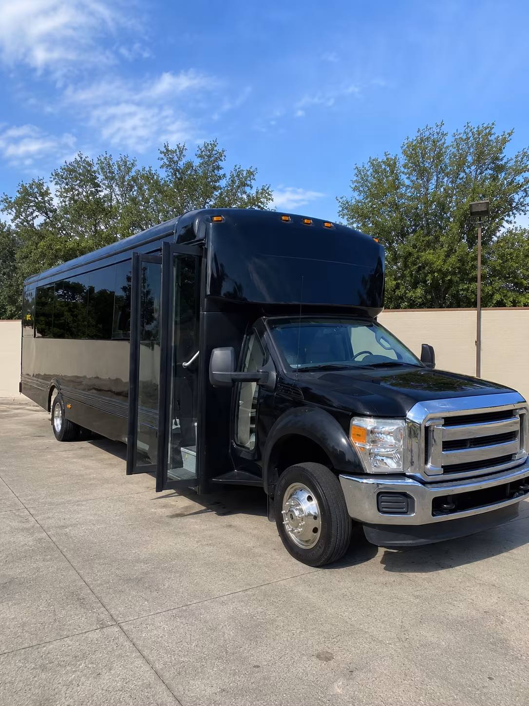 littleton 20 passenger party bus