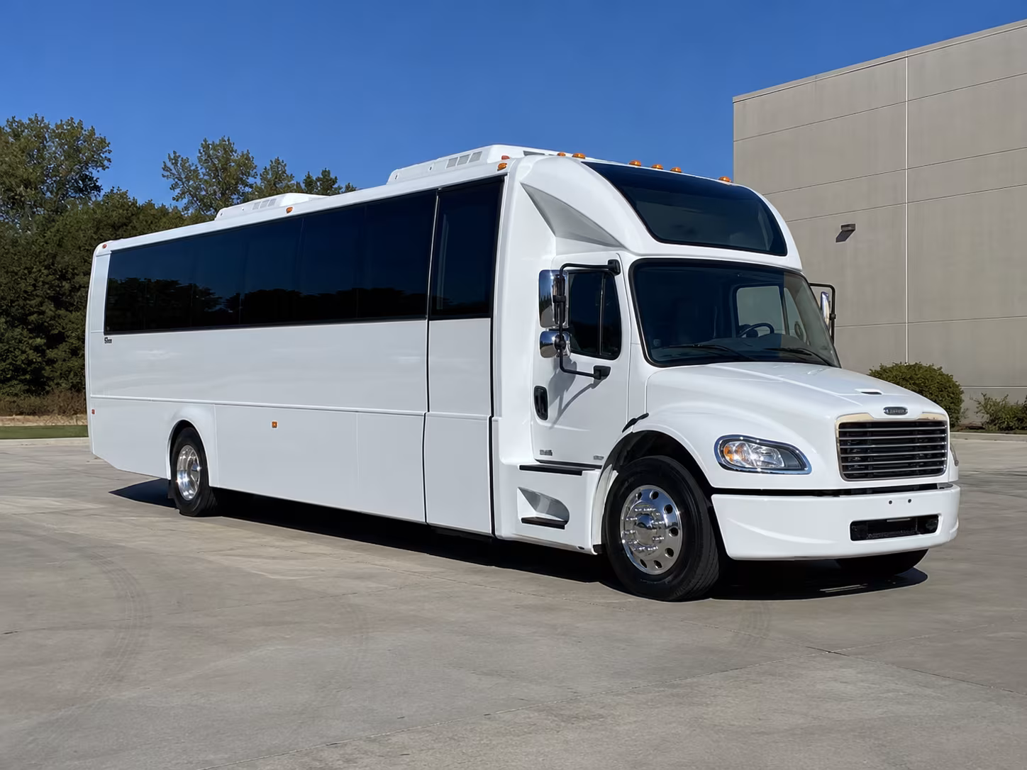 littleton 28 passenger party bus
